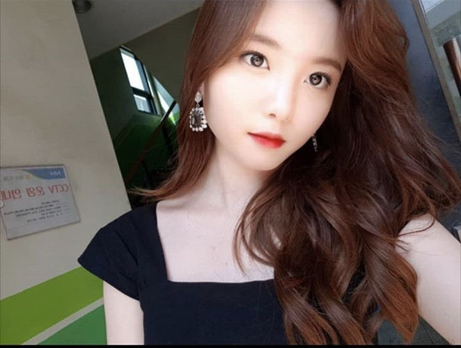 最新白领李始宇Siwoo Lee流出[192P+30V/583M]