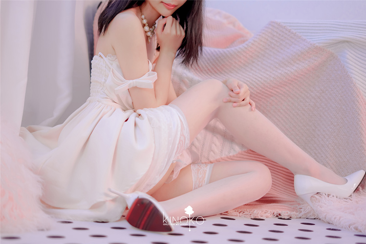 铃木美咲-520白丝[44p+1v/2.6G]